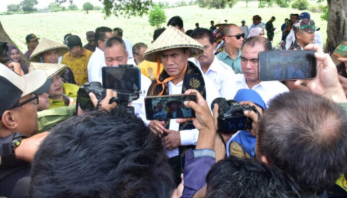 Mentri Pertanian Andi Amran Sulaiman Bertemu 10 ribu Petani di Palopo Sulawesi Selatan