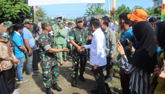 Pangdam XIV/Hsn Bersama Rombongan Melaksanakan Panen Raya dan Tanam Padi di Wilayah Kodim 1421/Pangkep