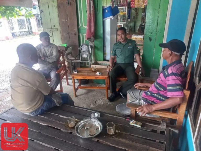 Babinsa Desa Pitue: Memperkuat Silaturahmi Melalui Kegiatan Komunikasi Sosial di Desa Pitue