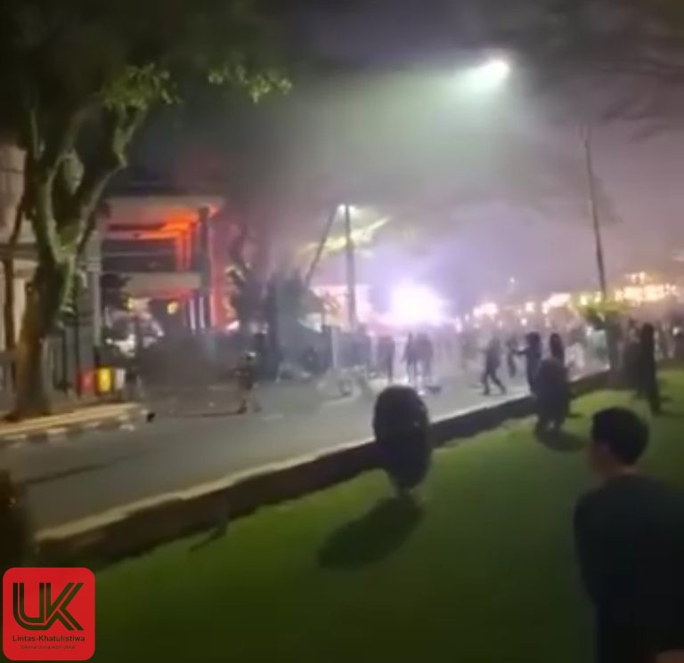 Unjuk Rasa RUU TNI di Malang Berujung Anarkis.