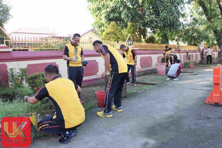 Kapolres Pangkep Pimpin Langsung Kegiatan Jum’at bersih