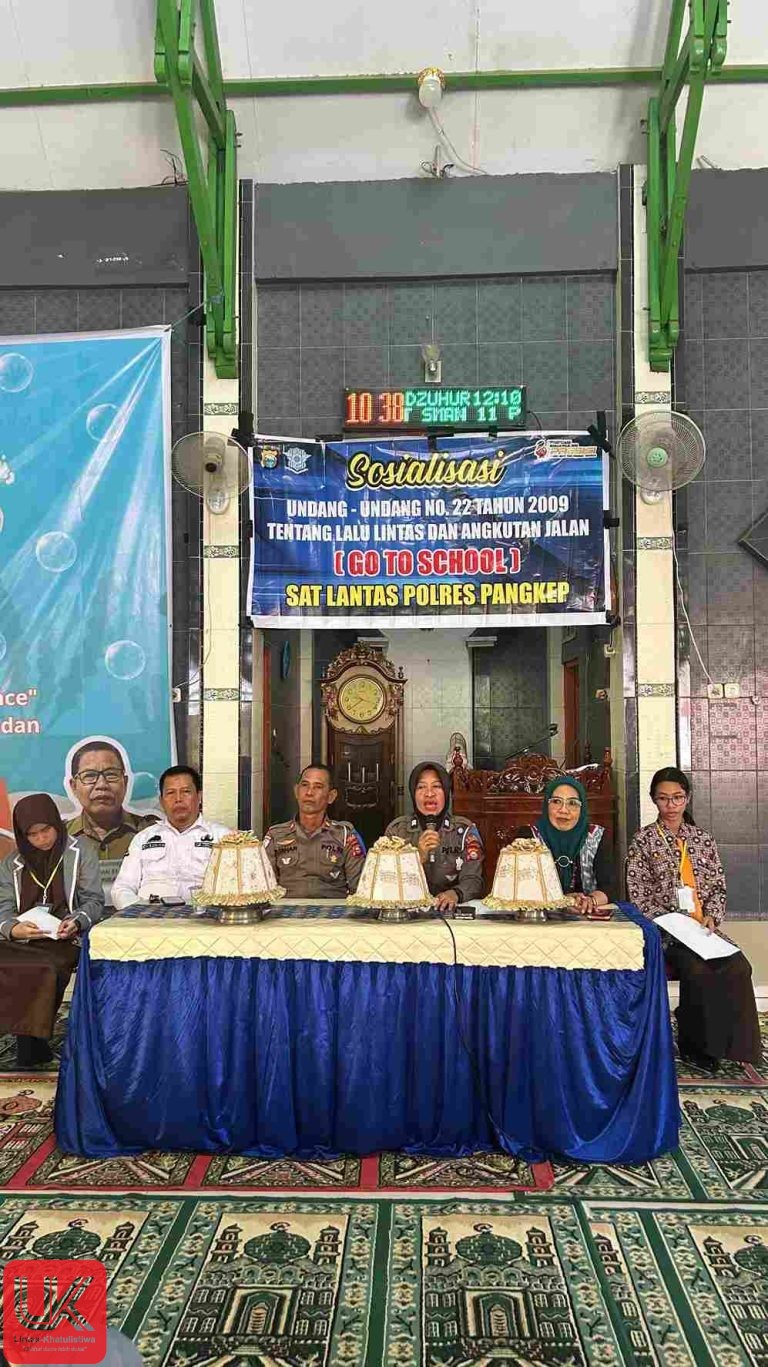 Sat Lalu Polres Pangkep Tingkatkan Kesadaran Berlalu Lintas di Kalangan Pelajar SMA Melalui Program “Police Go To School”
