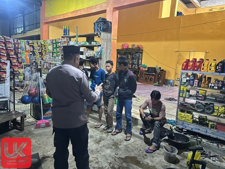 Bhabinkamtibmas Ma’rang Jalin Silaturahmi dengan Pemuda, Jaga Keamanan Masyarakat Pangkep