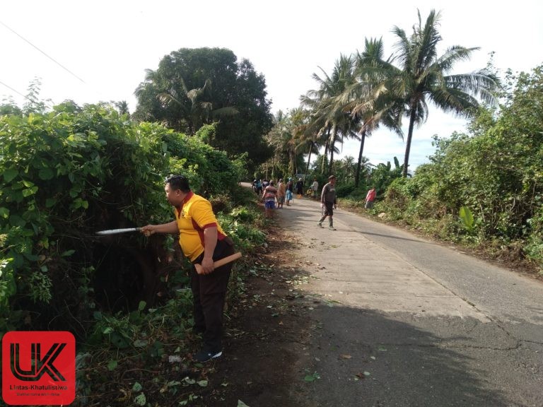 Ciptakan lingkungan yang sehat 3 Pilar Kamtibmas melaksanakan kerja Bakti