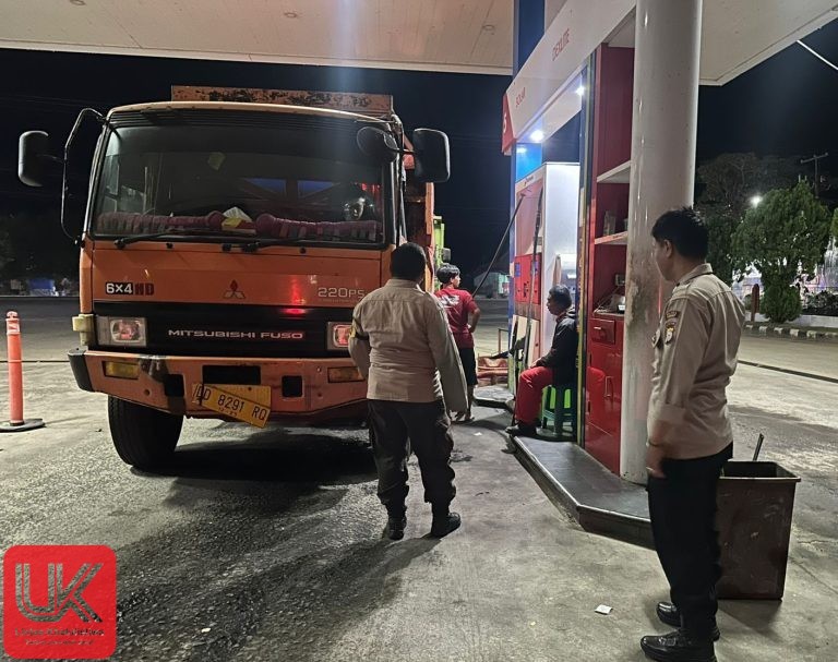 Personel Polsek Ma’rang Gelar Patroli di SPBU Cegah Penyalahgunaan BBM Jenis Solar Bersubsidi