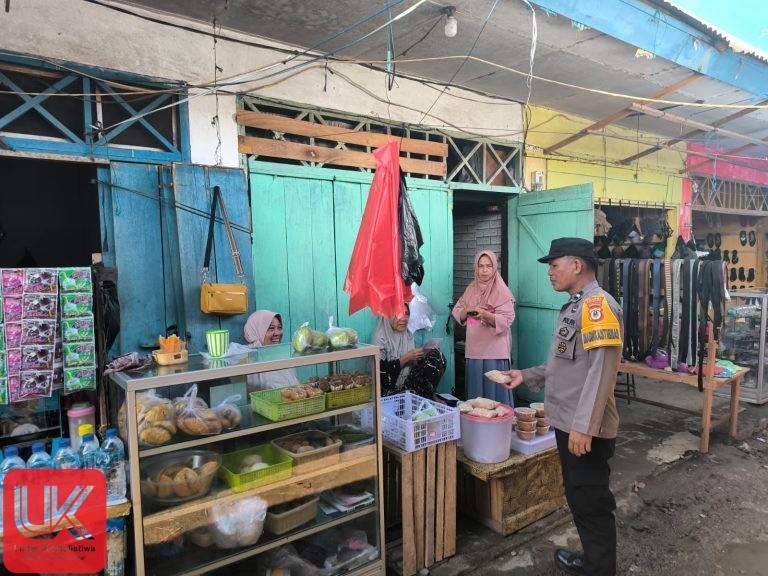 Berikan rasa aman personel Polsek Ma’rang melaksanakan Patroli di pasar tradisional