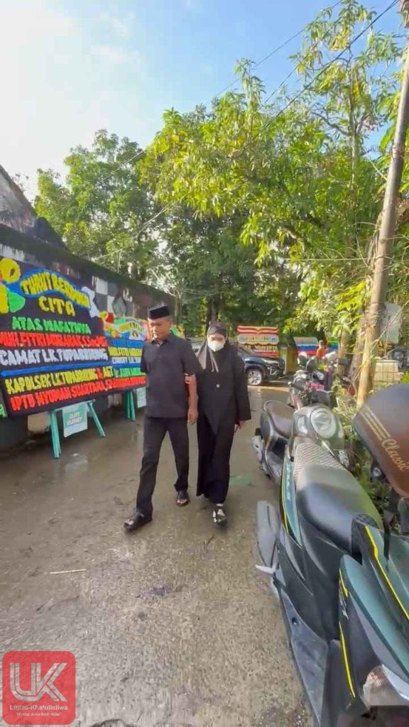 Kapolres Pangkep Hadiri Pemakaman Almarhum Camat Liukang Tupabbiring