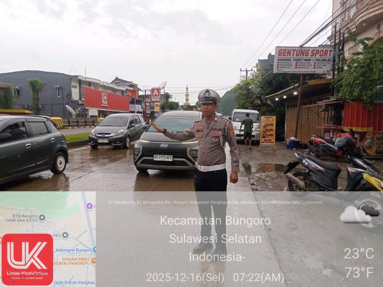 Unit Lalu Lintas Polsek Bungoro Layani Masyarakat Melalui Pengaturan Pagi