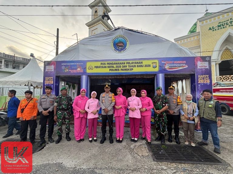 Bersama Ketua Bhayangkari, Kapolres Pangkep Tinjau Kesiapsiagaan Pos Pam Pangkajene dan Segeri dalam Operasi Lilin 2025