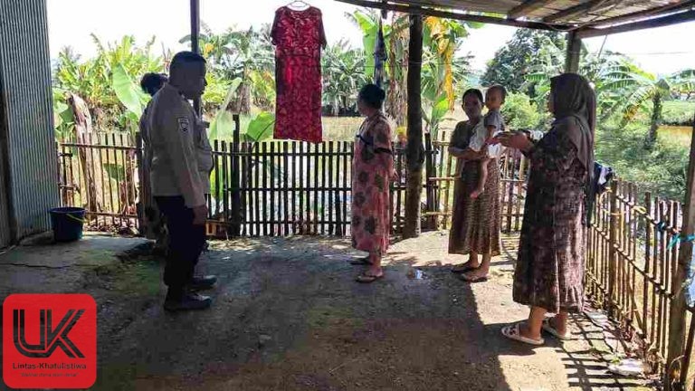 Patroli Sambang Siang Hari, Bhabinkamtibmas Polsek Ma’rang Imbau Warga Waspada Kebakaran dan Cuaca Ekstrem