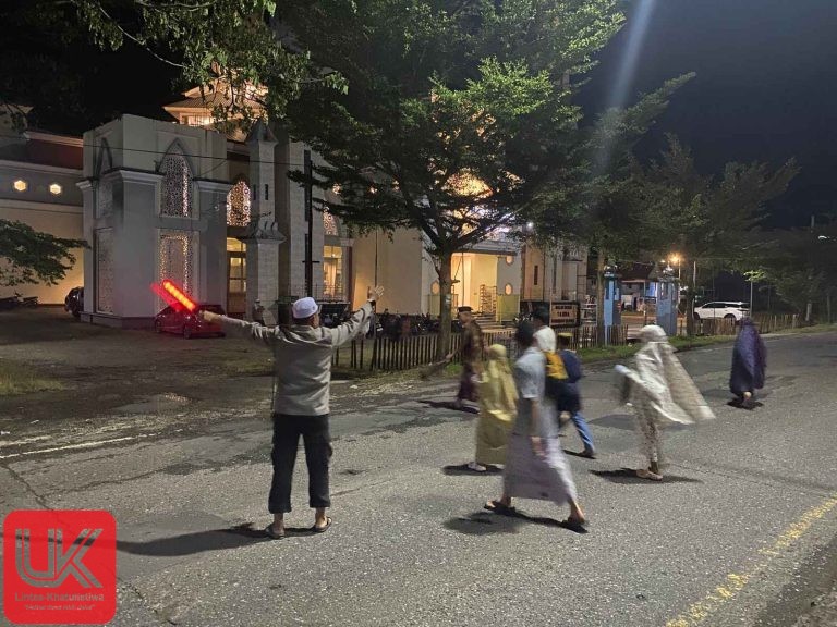 Malam Ke-25 Ramadan, Personel Polsek Ma’rang Siaga Amankan Jamaah Tarawih di Masjid Taqwa