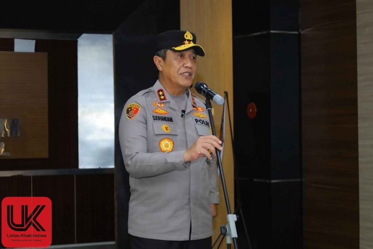 Kapolda Sulsel Pimpin Apel Bersama Dirangkaikan Halal Bihalal dalam Rangka Memperkuat Soliditas Personel