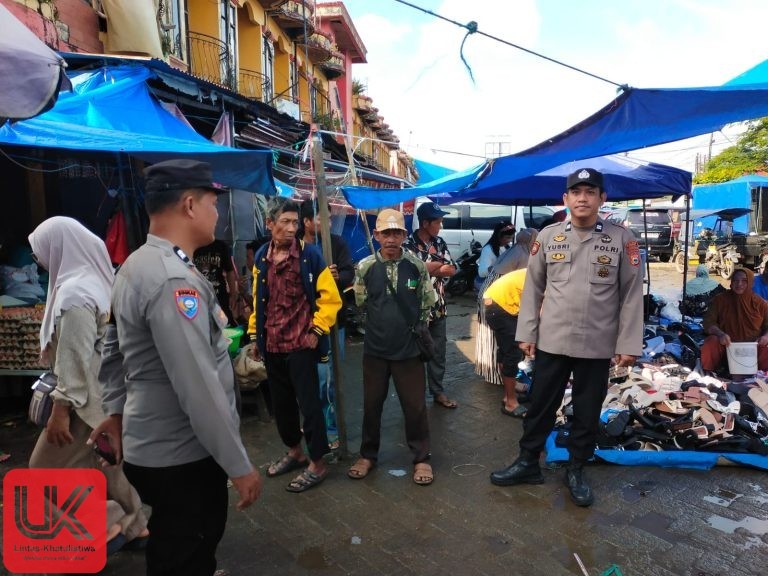Hadirkan Rasa Aman Saat Ramadhan, Polsek Ma’rang Patroli di Pasar Tradisional Bonto-Bonto