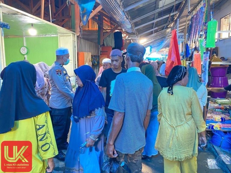 Minus Tiga Jelang Idul Fitri, Kapolsek Ma’rang Pimpin Patroli dan Ingatkan Pengunjung Pasar Waspada Pencurian