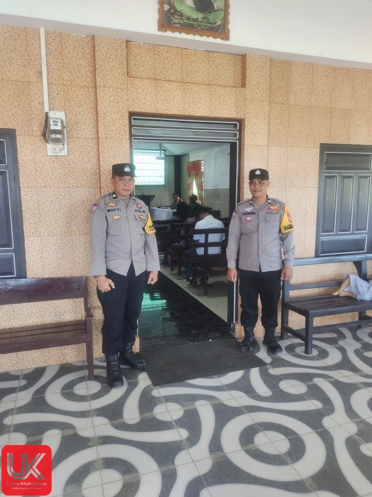 Personel Polsek Ma’rang Hadir Beri Rasa Aman, Pengamanan Ibadah Minggu di Gereja Mappatuo Berjalan Kondusif