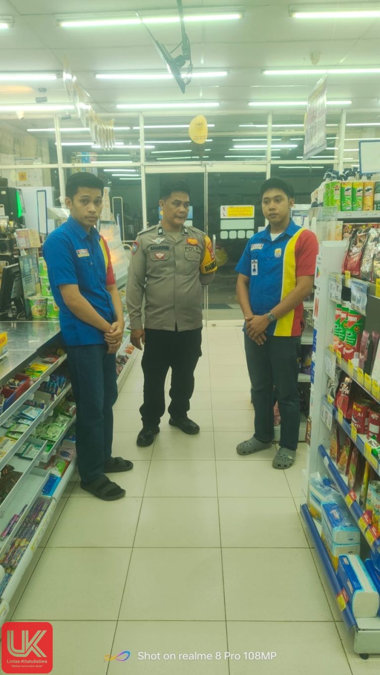 Sambang Dialogis Karyawan Indomaret, Upaya Bhabinkamtibmas Polsek Ma’rang Ciptakan Kondusifitas di Wilayah Binaan