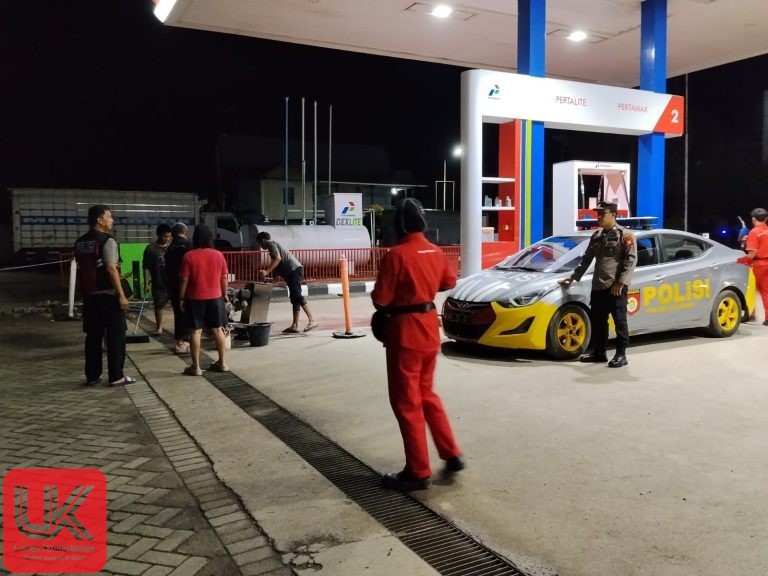 Kapolsek Ma’rang Pimpin Patroli Malam Pantau Arus Mudik dan Ketersediaan BBM di SPBU Laikang