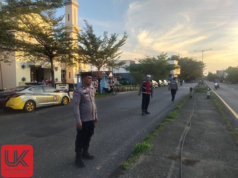 Personel Polsek Ma’rang Amankan Sholat Idul Adha 1447 H di Masjid Besar Taqwa, Arus Lalin Jamaah Tetap Lancar