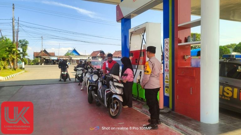 Bhabinkamtibmas Kelurahan Talaka Berikan Himbauan Kamtibmas kepada Karyawan dan Konsumen SPBU Laikang