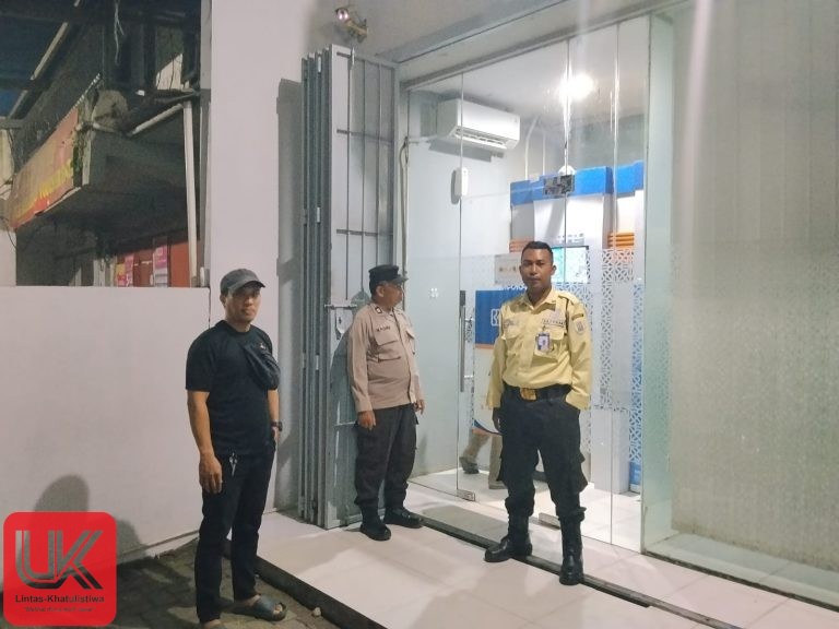 Patroli Malam Polsek Ma’rang, Personel Sambangi Bank BRI dan Pegadaian untuk Perkuat Keamanan Objek Vital