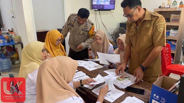 Pastikan Bantuan Tepat Sasaran, Bhabinkamtibmas Polsek Pangkajene Pantau Penyiapan Penyaluran Bantuan Pangan 2026