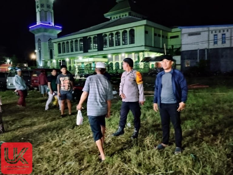 Bhabinkamtibmas dan Unit Reskrim Polsek Ma’rang Patroli Pasar Malam, Pastikan Situasi Tetap Aman dan Kondusif