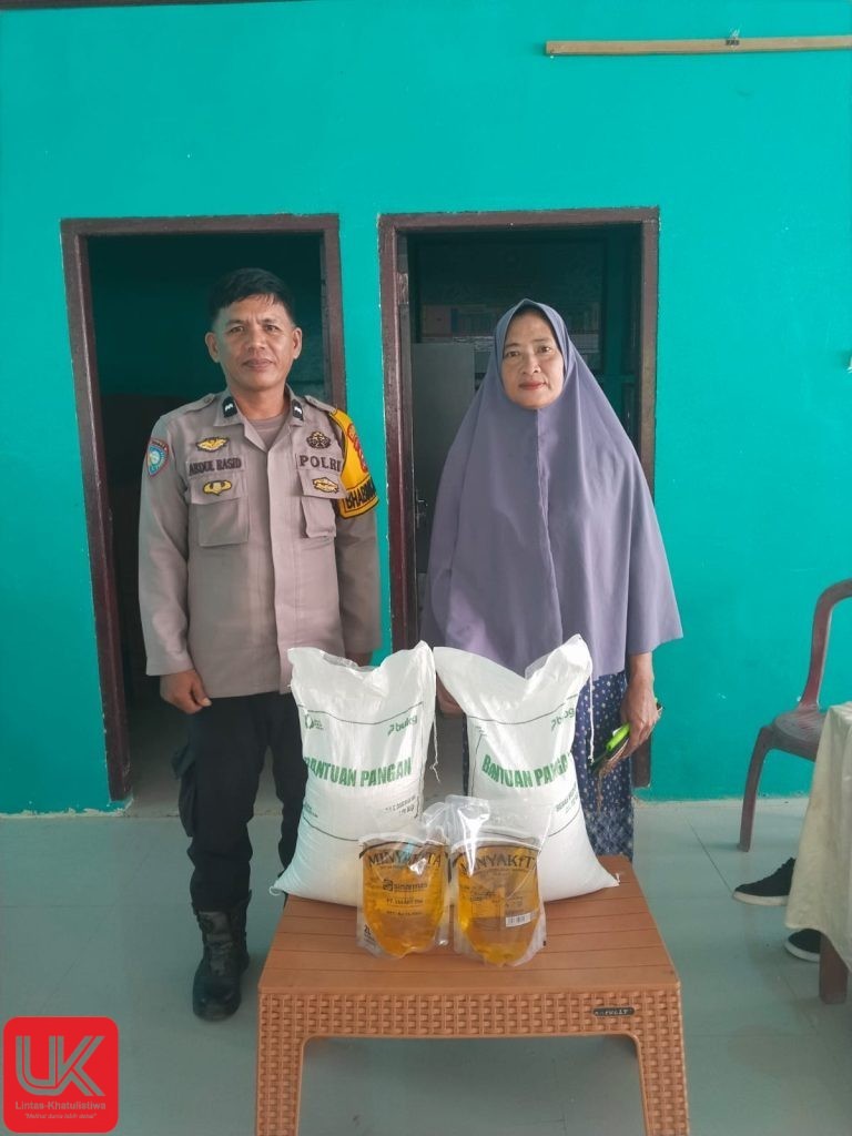 Bhabinkamtibmas Polsek Ma’rang Hadiri Penyaluran Bantuan Pangan untuk 251 KK di Desa Punranga