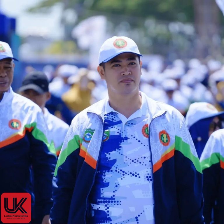 Bupati Pangkep, hadir secara langsung memimpin barisan defile kontingen Pangkep di Sidrap.