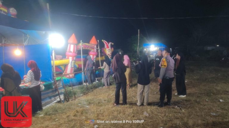 Ciptakan Rasa Aman, Personel Polsek Ma’rang Rutin Laksanakan Patroli Dialogis di Area Pasar Malam