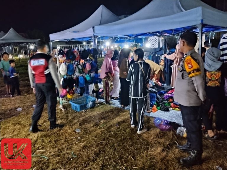 Polsek Ma’rang Intensifkan Patroli Malam di Pasar Malam Talaka, Warga Diberi Imbauan Kamtibmas
