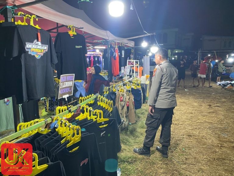 Bhabinkamtibmas Polsek Ma’rang Bersama SPKT I Monitoring Pasar Malam, Pastikan Aktivitas Pengunjung dan Pedagang Berjalan Aman