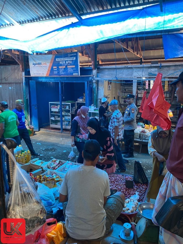 SPKT I Polsek Ma’rang Patroli Rutin di Pasar Tradisional Bonto-Bonto, Imbau Pedagang dan Pengunjung Tingkatkan Kewaspadaan