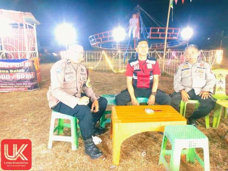 Upaya Preventif Cegah Gangguan Kamtibmas, Personel Polsek Ma’rang Patroli Dialogis di Pasar Malam