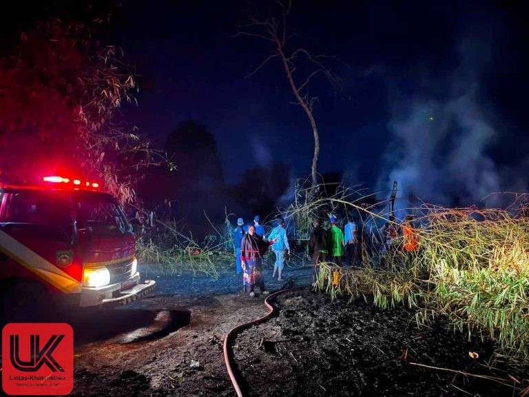 Kebakaran Landa Kampung Tellang Tellang, Lurah Ma’rang dan Damkar Berjuang Padamkan Api hingga Larut Malam