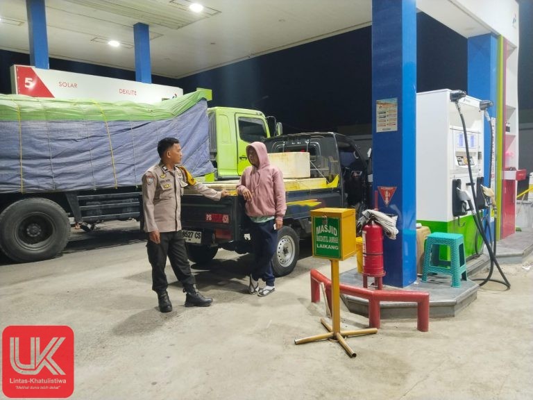 Ciptakan Situasi Kamtibmas yang Aman dan Kondusif, Polsek Ma’rang Gelar Patroli Blue Light Sasar Permukiman Warga dan SPBU