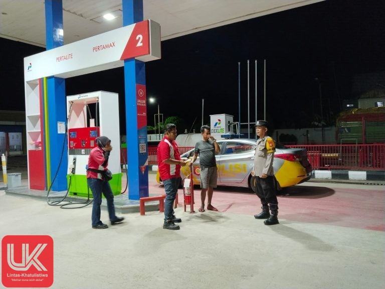 Ciptakan Situasi Kamtibmas yang Aman dan Kondusif, Polsek Ma’rang Gelar Patroli Blue Light Sasar Permukiman Warga dan SPBU