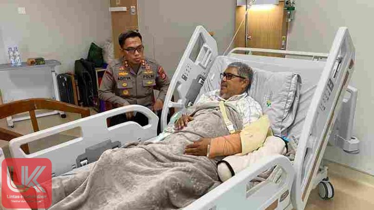 Kapolres Pangkep Tunjukkan Empati, Jenguk Wartawan yang Terbaring Sakit