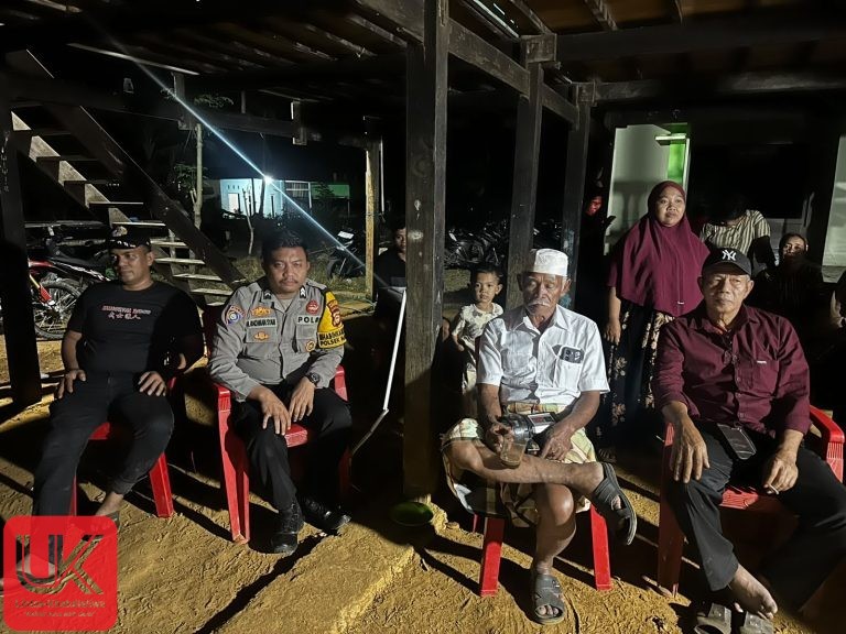 Sambang Warga,di malam hari Cara Efektif Bhabinkamtibmas Jaga Kondusifitas Di wilayah Binaannya