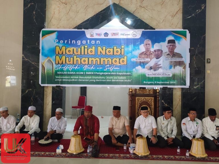 Kanit Samapta Polsek Bungoro Wakili Kapolsek Hadiri Peringatan Maulid Nabi Muhammad SAW di SMKN 1 Pangkep
