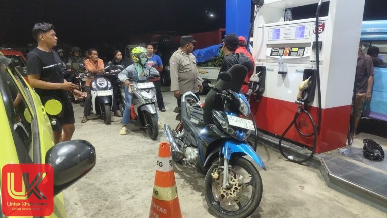 Polsek Ma’rang Pastikan Stok BBM di SPBU Laikang 74.906.06 Aman, Pengisian Lancar Tanpa Antrean Panjang