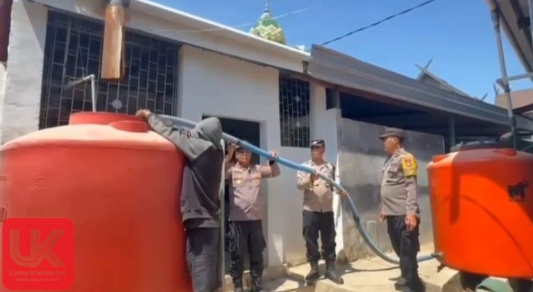 Peduli Sarana Ibadah, Polsek Segeri Salurkan Air Bersih ke Masjid Al Mujahidin