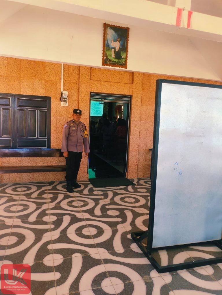Bhabinkamtibmas Desa Padanglampe Amankan Ibadah Mingguan Jemaat Gereja Klasis Mappatuo