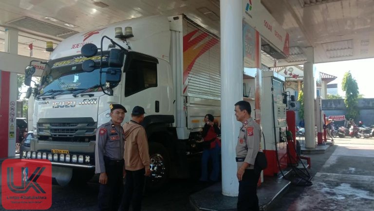 Cegah Penimbunan dan Penyalahgunaan, Polsek Pangkajene Pantau Penyaluran BBM Subsidi di SPBU Maleleng