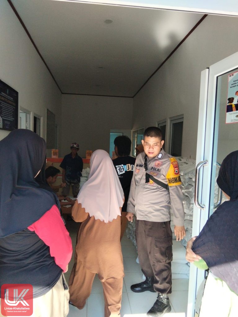 Babinkamtibmad Polsek Mandalle Berikan Himbauan Masyrakatat di Kantor Desa