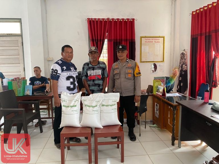 Lurah Talaka Salurkan Bantuan Pangan, 630 Warga Kebagian Beras, Bhabinkamtibmas Polsek Ma’rang Turun Kawal Penyaluran
