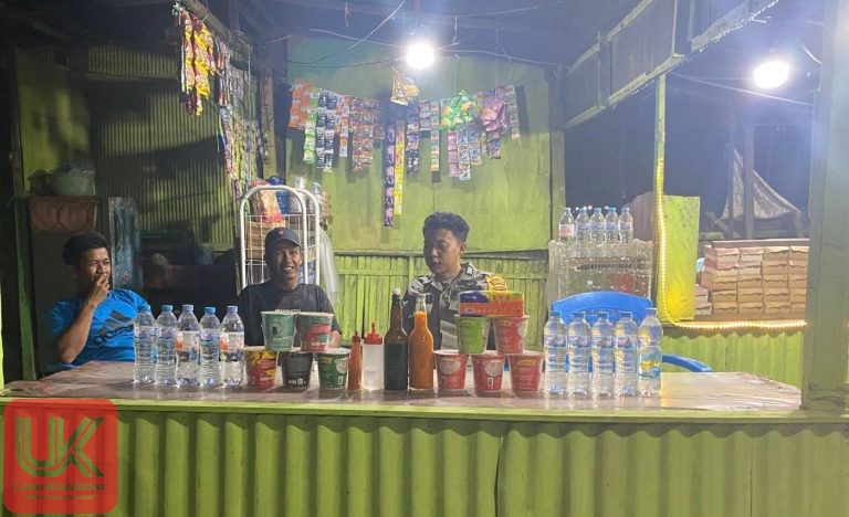 Bhabinkamtibmas Polsek Mandalle laksanakan giat sambang warga malam hari