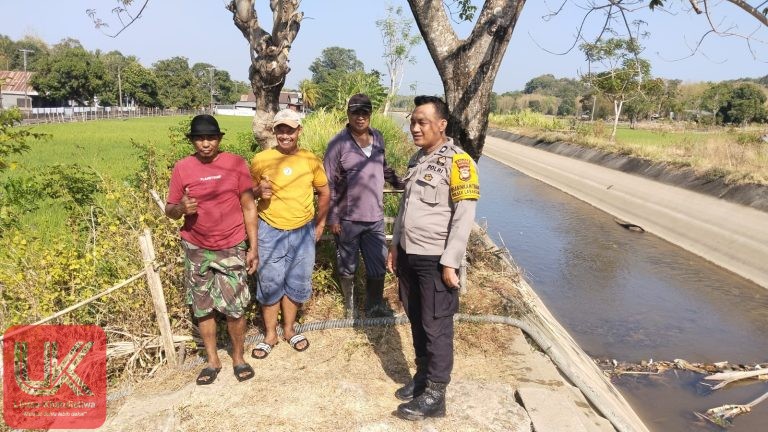 Ciptakan Situasi Yang Aman Dan Kondusif, Bhabinkamtibmas Tingkatkan DDS (Door to Door System) Sambil Berikan Himbauan Kamtibmas