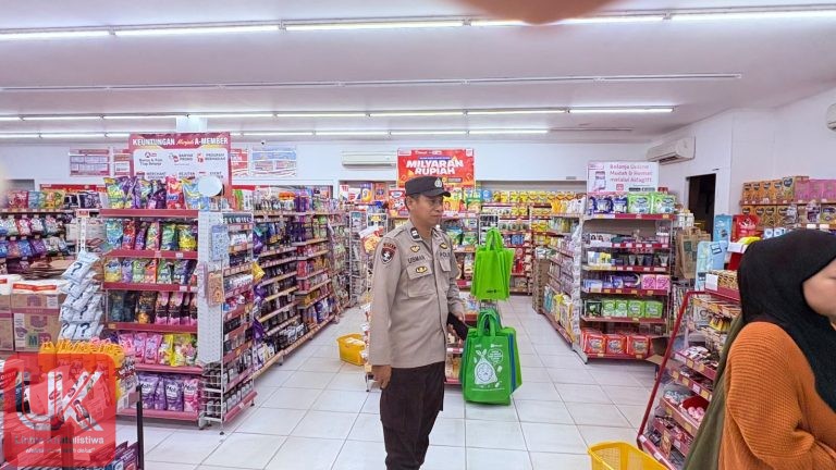 POLSEK SEGERI INTENSIFKAN PATROLI RITEL MODERN GUNA PASTIKAN LINGKUNGAN USAHA KONDUSIF