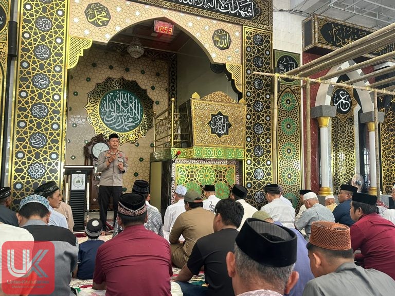 Kapolsek Ma’rang Laksanakan Safari Jumat di Masjid Jami Nurul Jihad Tala, Sampaikan Himbauan Kamtibmas.