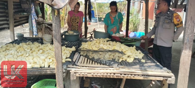 Sambangi Pengelola Tapai Singkong di Balang Katala, Bhabinkamtibmas Polsek Ma’rang Sampaikan Pesan Kamtibmas